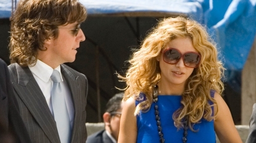 Esposo de Paulina Rubio exige dinero a cambio de divorcio