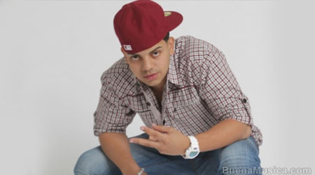 J Alvarez canta Como Explicarle 