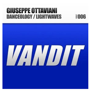 Álbum Danceology Lightwaves de Giuseppe Ottaviani