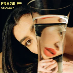 Álbum Fragile de Gracey