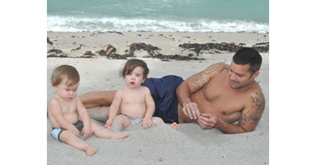 Ricky Martin Publica Fotos de los Gemelos Valentino y Matteo