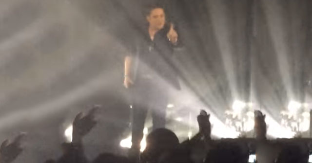 Alejandro Sanz detiene concierto para defender a mujer agredida (VIDEO)