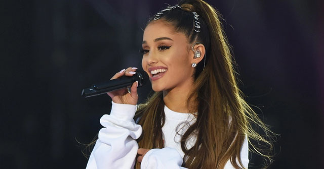 Ariana Grande no dejó de sorprender a su fanaticada en Coachella