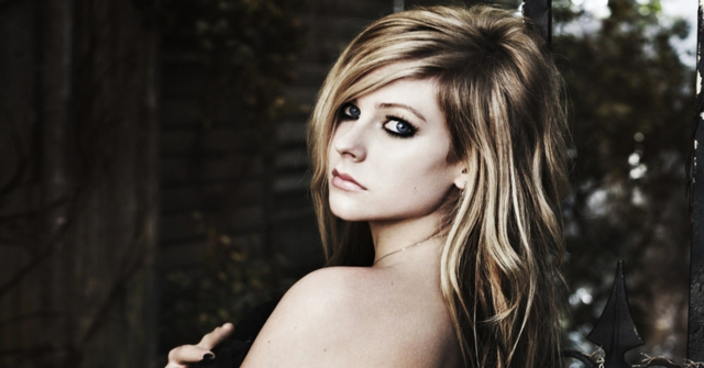 Avril Lavigne cuenta acerca de su rara enfermedad