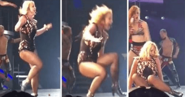 Britney Spears se dobla el tobillo en pleno espectáculo 