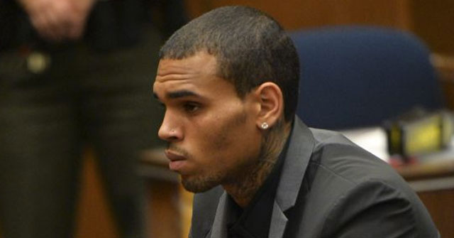 Chris Brown en corte por golpiza a Rihanna