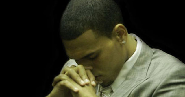 Chris Brown pide disculpa a Rihanna
