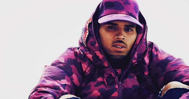 Chris Brown salé de la cárcel y estrenó 