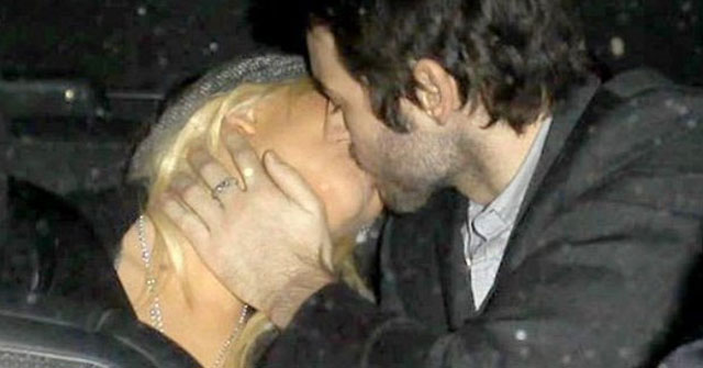 Christina Aguilera es captada besando a su novio