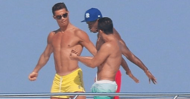 Cristiano se olvida de Irina Shayk con unos amigos