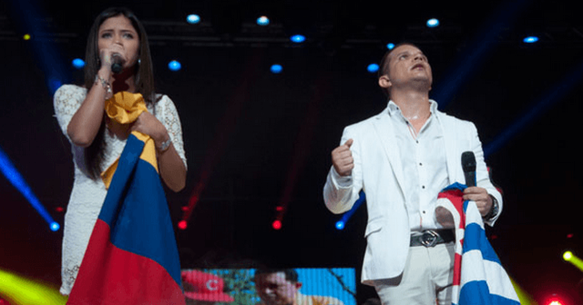 Omar Acedo y Daniella Cabello super enamorados [FOTOS]