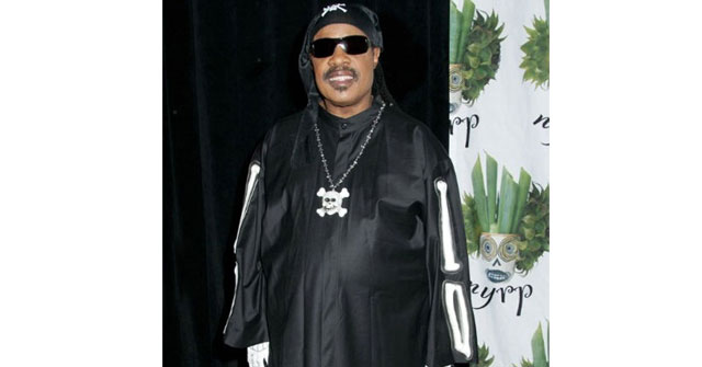 Stevie Wonder disfrazado para Halloween