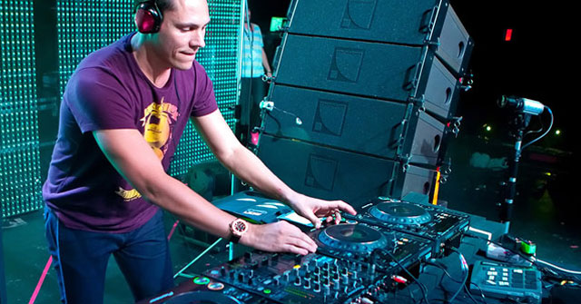 DJ Tiësto se desmaya en pleno show de Electro Bounce House