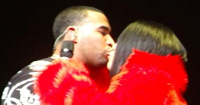 Beso de Don Omar y Ivy Queen 