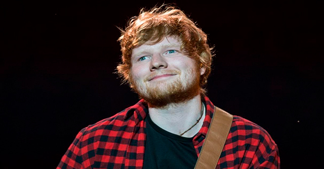 Ed sheeran dona cabeza de lego para beneficencia