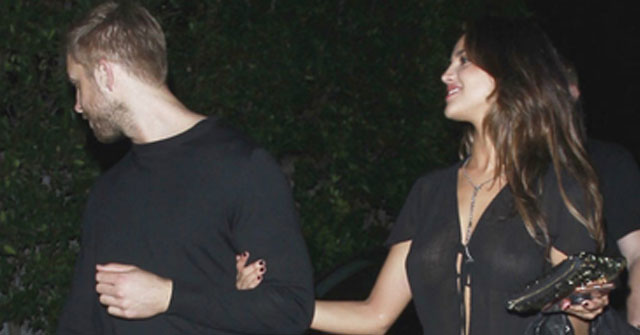 Eiza González toma la mano de Calvin Harris