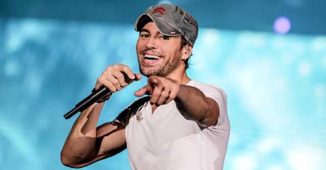 Enrique Iglesias se propasa con telonera de su show