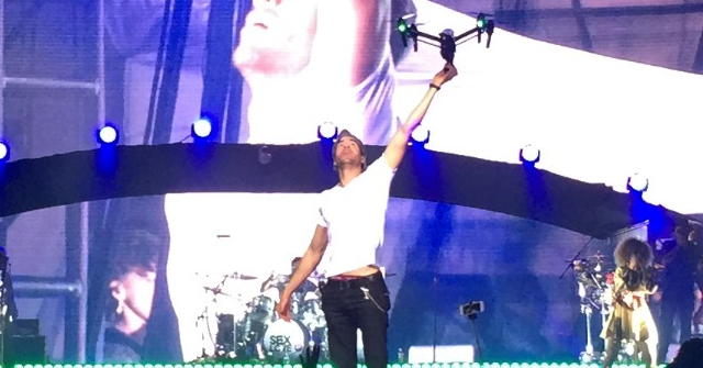 ¡Míralo! Enrique Iglesias se mejora tras su pelea con un drone [FOTO]