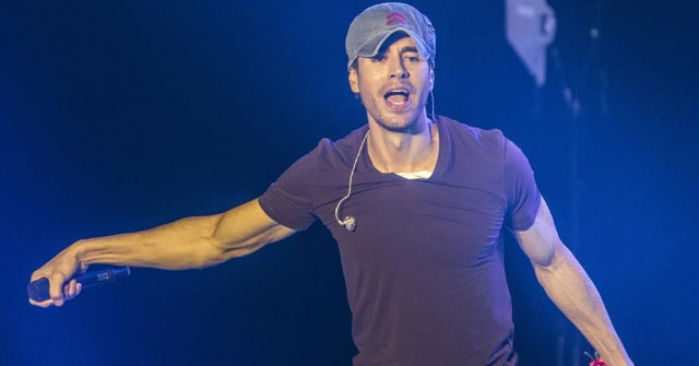 Enrique Iglesias es captado realizando 