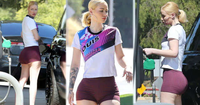 Iggy Azalea deja ver su trasero y piernas en diminuto short