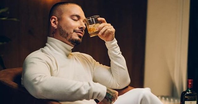 J Balvin le dio con todo a sus “colegas”