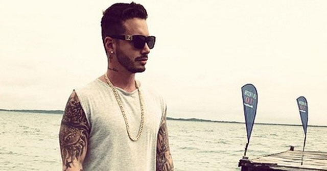 J Balvin casi muestra su trasero