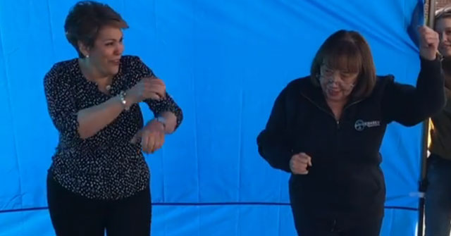 Jennifer López puso a bailar a su mamá y su tía 