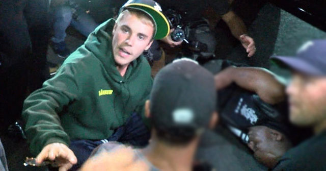 Justin Bieber atropella a un fotógrafo en Los Ángeles (+VÍDEO)