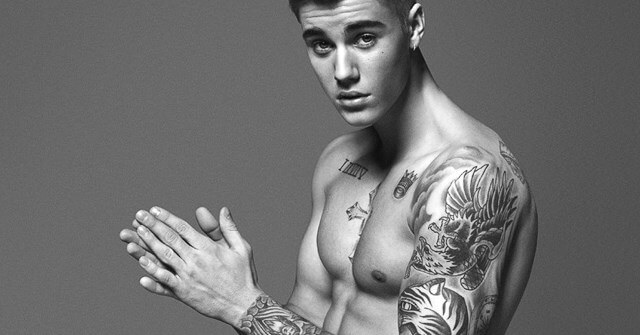Justin Bieber  dejó al descubierto su nueva piel (TATUAJE + FOTOS + VIDEO)