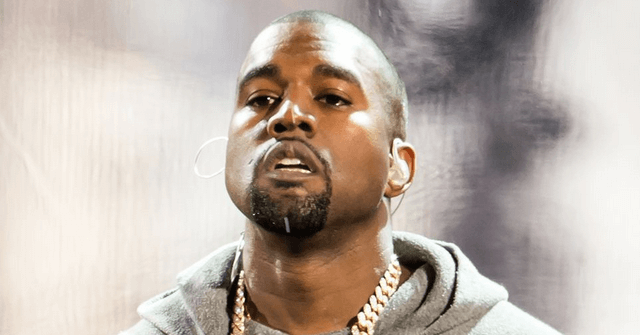 ¡Qué golpe! Mira como Kanye West se estrella contra un letrero [VIDEO]