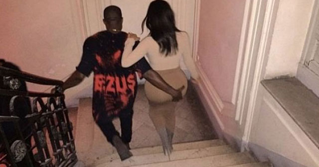 Kim Kardashian comparte fotografía donde Kanye West le toca el trasero