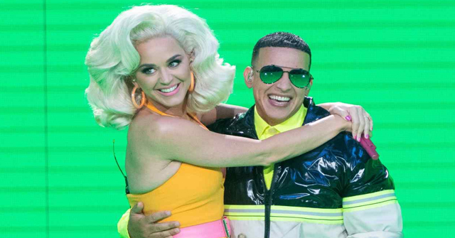 Katy Perry y Daddy Yankee interpretando 