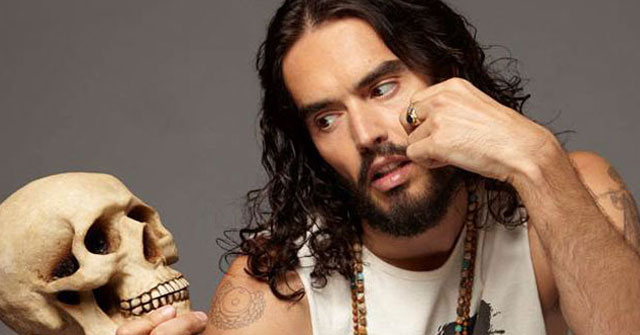Russell Brand quiere experimentar con hombres