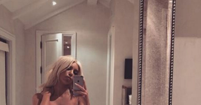 Kim Kardashian publicó una selfie desnuda a las 13 semanas de dar a luz a Saint West