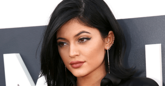 Kylie Jenner sorprende sin una gota de maquillaje