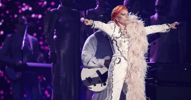 Lady Gaga homenajeó a Bowie en los Grammy