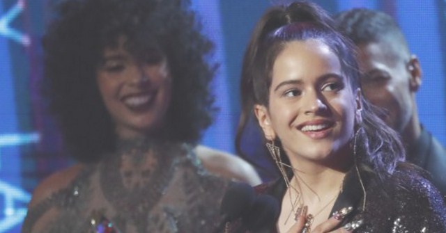 Los cantantes latinos se deleitaron con la 19a entrega de los Grammy
