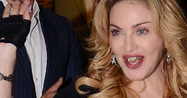 Madonna con dientes de oro y brillantes