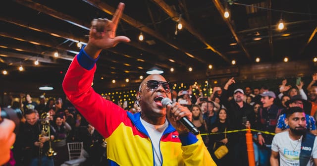 Magic Juan revoluciona las redes con un video mix de sus grandes éxitos a través de Free Cover