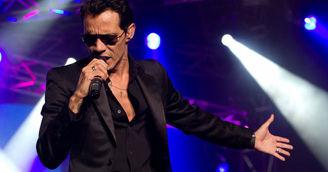 Marc Anthony pide que recen por su madre