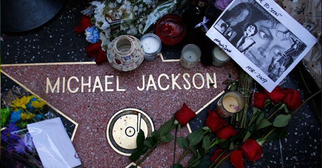 Entierro de Michael Jackson y otras noticias de la musica