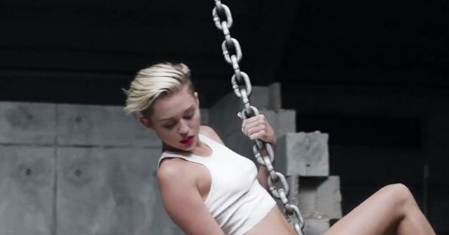 Miley Cyrus completamente desnuda para el vídeo Wrecking Ball