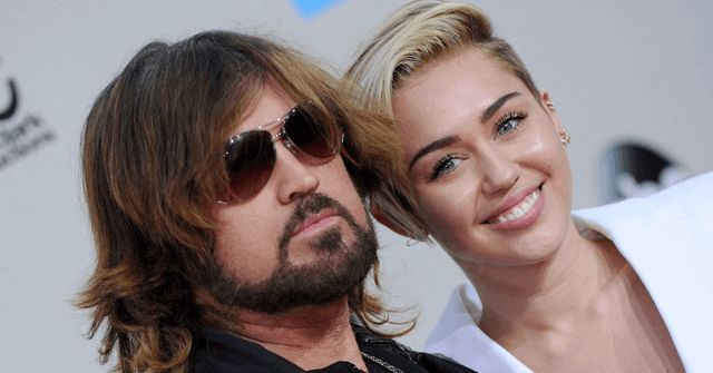 El papá de Miley Cyrus la defiende de las críticas a su sexualidad