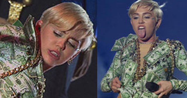 Miley Cyrus se viola con un 