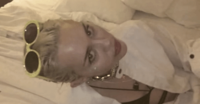 El caliente vídeo de la hija de Lenny Kravitz y Miley Cyrus