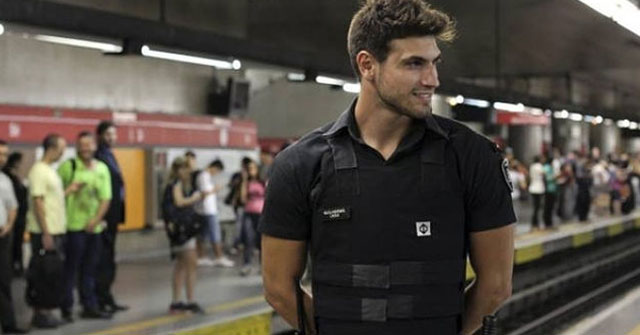 Guapo policía de el metro de Brasil causa revuelo