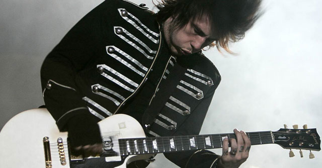 Ex guitarrista de My Chemical Romance, Frank Iero, fue chocado por un bus