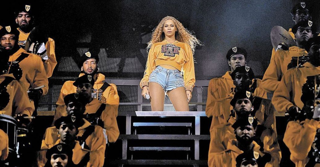 Beyoncé durante su presentación en Coachella
