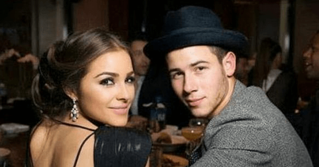 La ex e Nick Jonas se desnuda para una revista