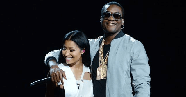 Nicki Minaj le metió mano a su novio Meek Mill en plena tarima